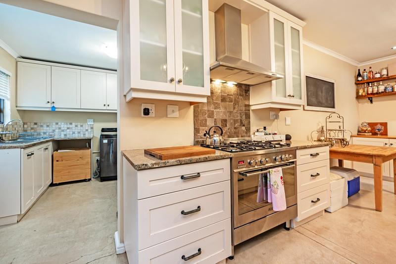 3 Bedroom Property for Sale in Uitzicht Western Cape